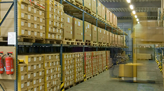 条码管理系统通过为物品或资产分配唯一的条形码标识，实现对其全生命周期的跟踪和管理。该系统结合条形码扫描设备（如扫描枪、PDA等）和计算机软件，实现了数据的快速采集、处理和分析，大大提高了管理效率和准确性。