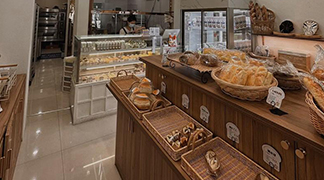 经销商门店管理系统通过整合各种业务功能，实现对门店所有业务数据的集中管理和实时监控。该系统旨在帮助经销商提高管理效率、降低成本、提升服务质量，并为企业提供更精准的经营决策依据。